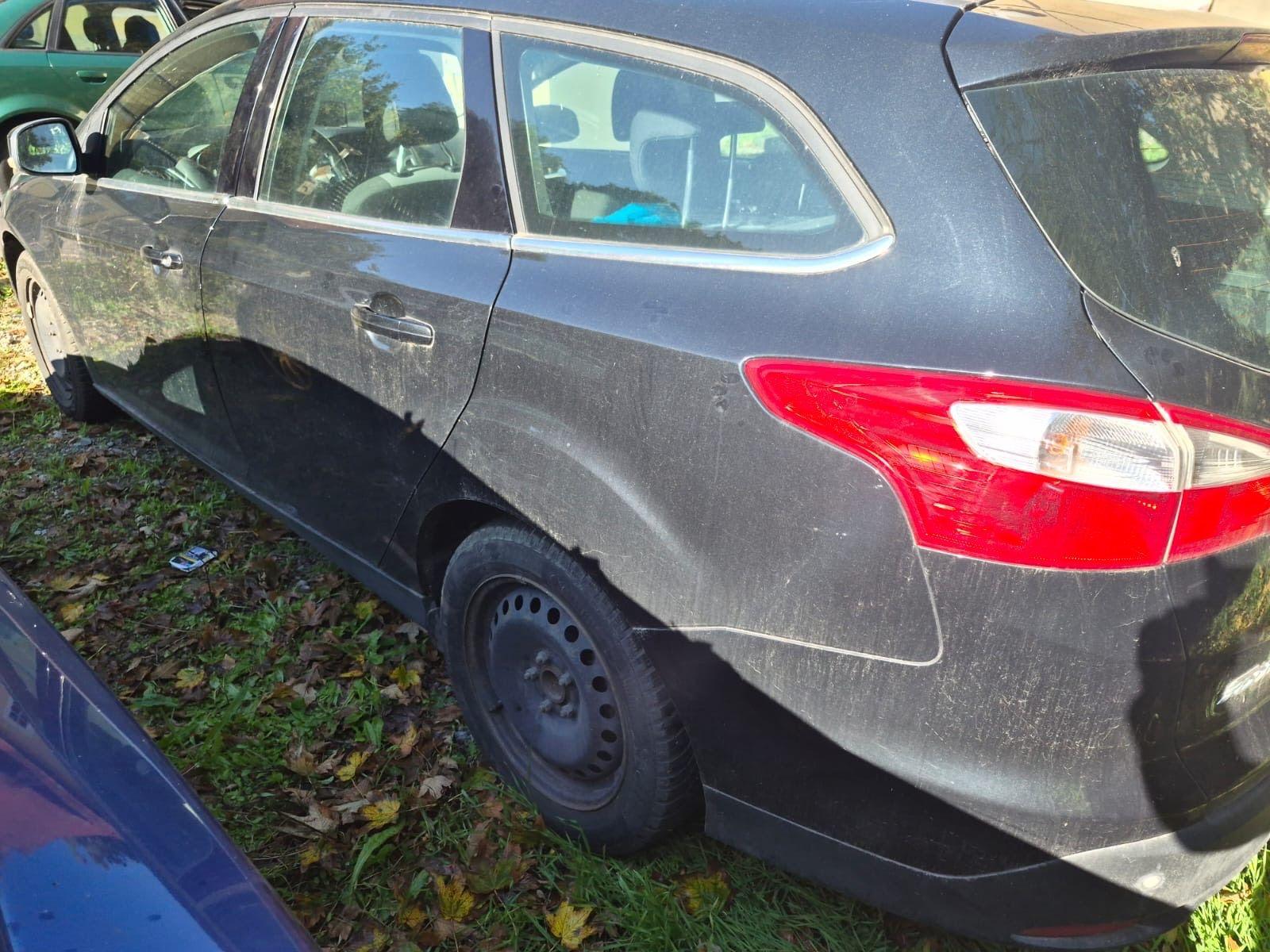 Ford Focus 2013 — interior