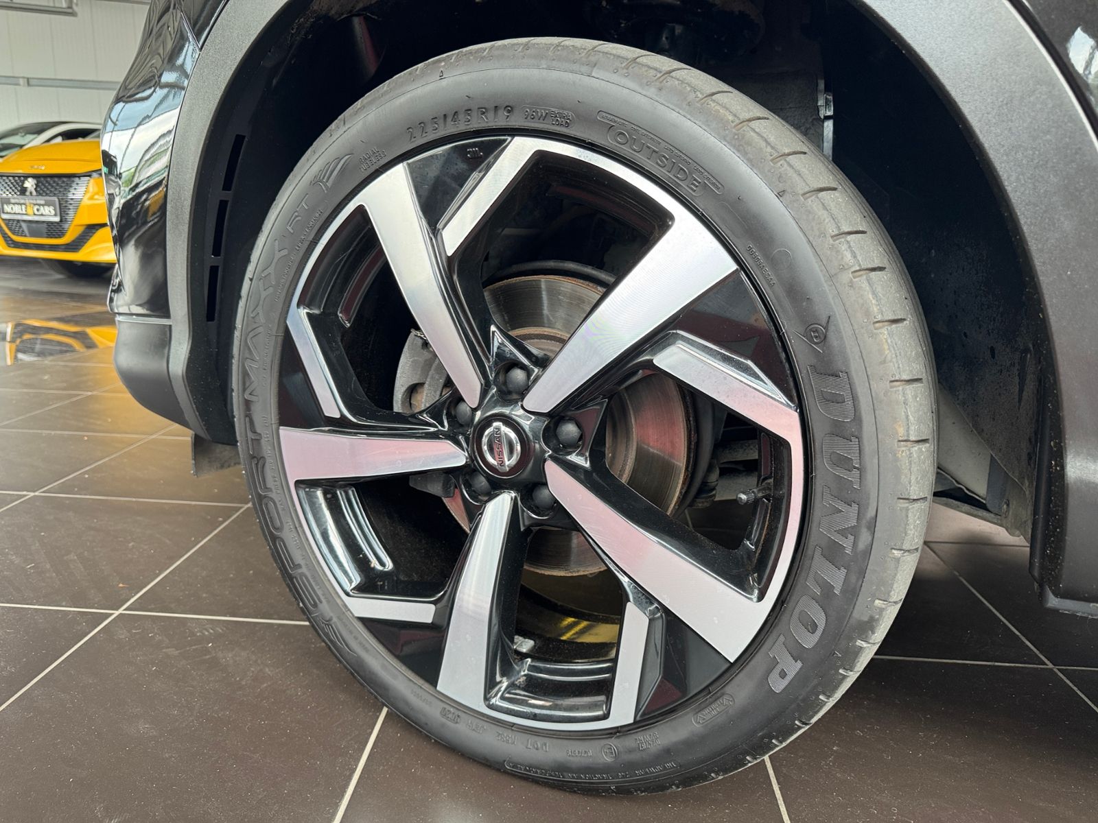 Fahrzeugabbildung Nissan Qashqai Akari PANO RFK AHK NAVI ALU