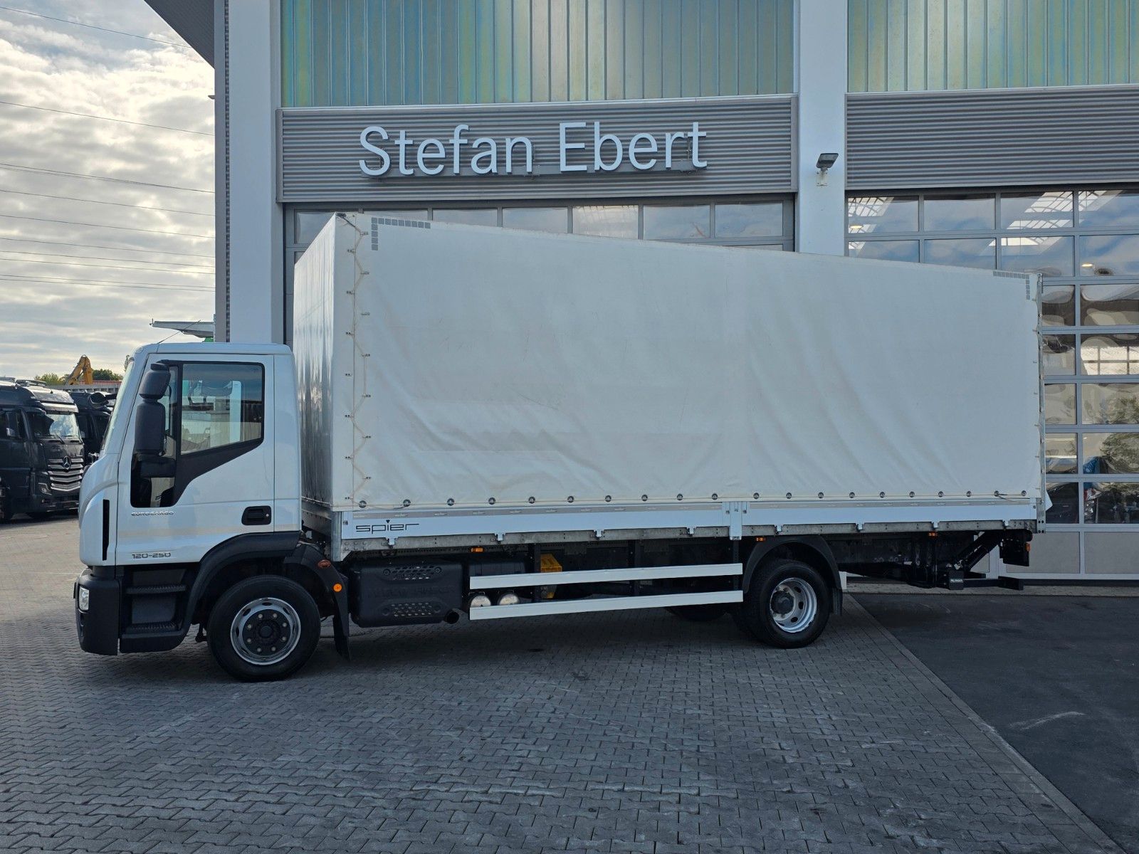 Fahrzeugabbildung Iveco Eurocargo ML120E25 LBW 1.500 3 Sitze Klima