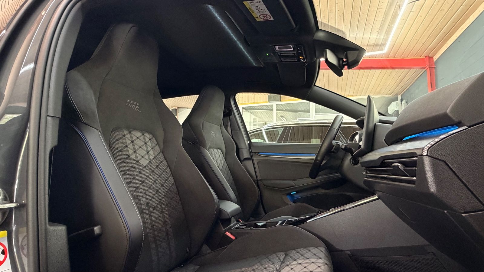 VW Golf Golf VIII 2.0 TSI 4Motion R-Line|PANO|HUD|AHK|19 Vorschau 23