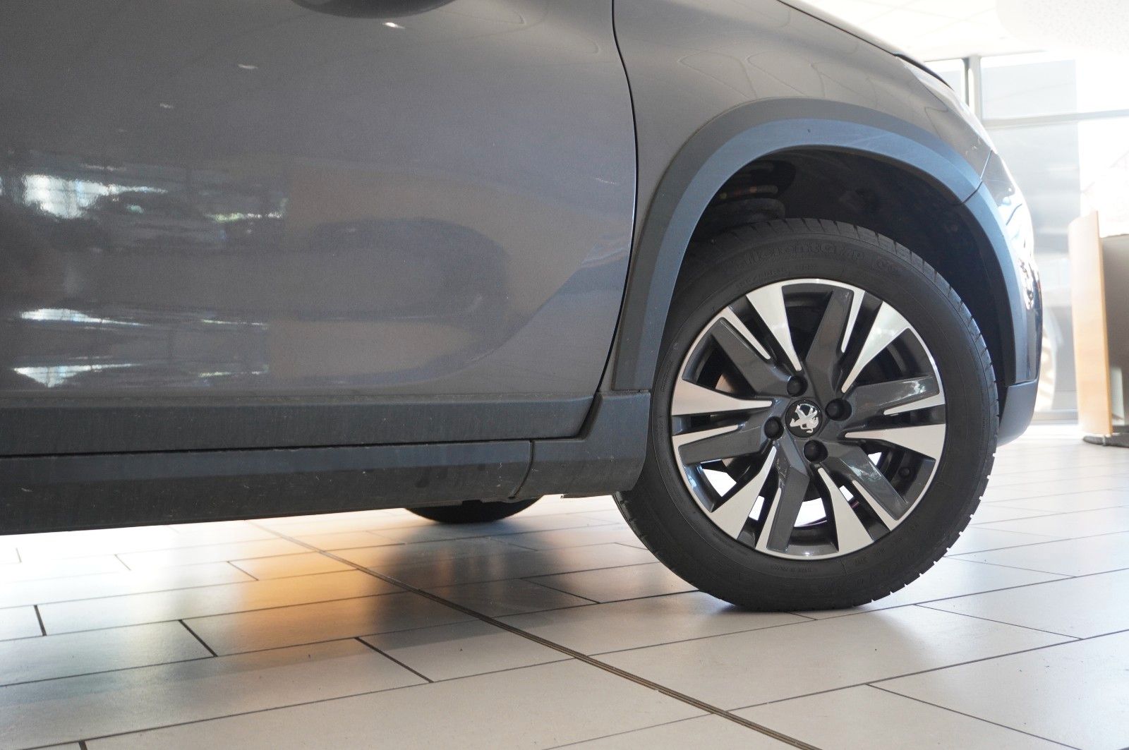 Fahrzeugabbildung Peugeot 2008 1.2 ALLURE NAVI/LED/KAMERA/SHZ/SPORT/TEMP.