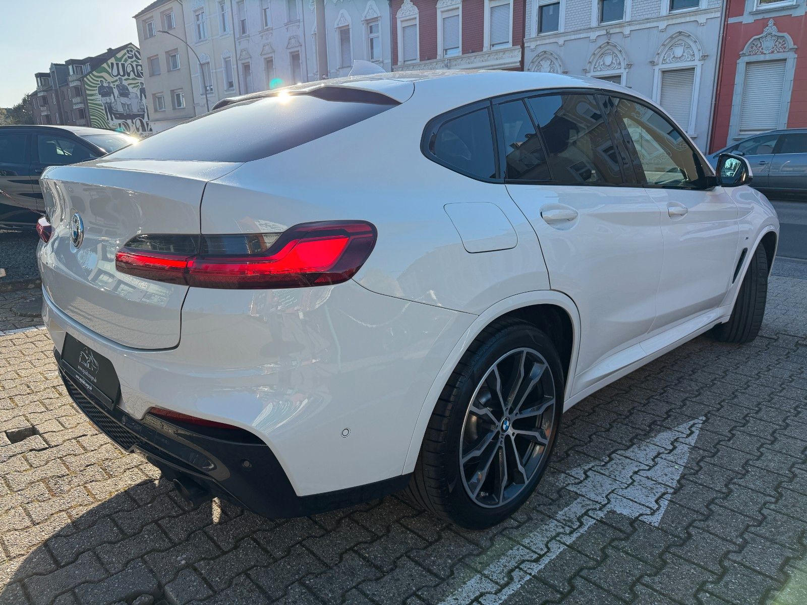 Fahrzeugabbildung BMW X4 xDrive 30 d M SPORT AHK NAVI LEDER 20 ZL. HUD