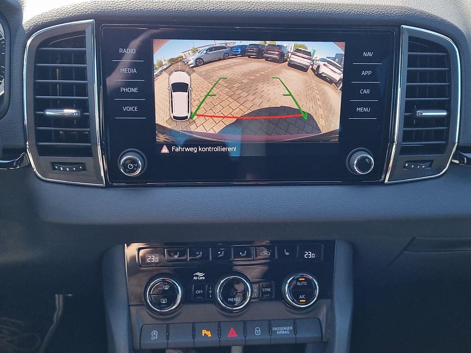 Fahrzeugabbildung SKODA Karoq Sportline 4x4 2,0 TSI DSG Navi ACC AHK PDC