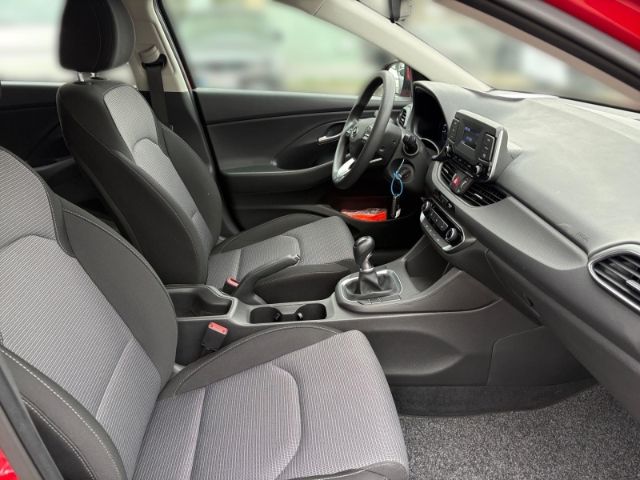 Fahrzeugabbildung Hyundai i30 Pure Radio,ZV mit FB,Klima DAB Spurhalteass.