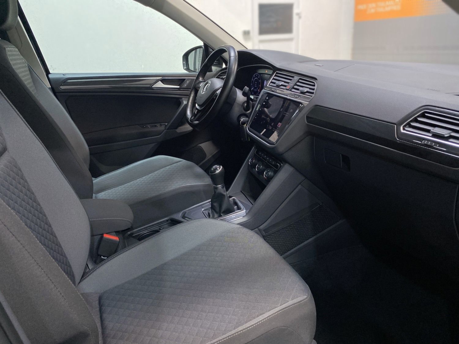 Fahrzeugabbildung Volkswagen Tiguan Comfortline #Virtual#Pano#Navi#LED