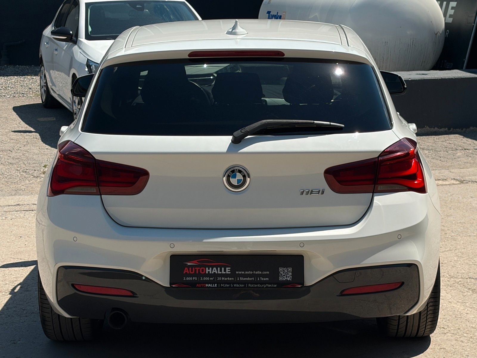 Fahrzeugabbildung BMW 118i M Sport Shadow Navi SHZ PDC LED BT HiFi