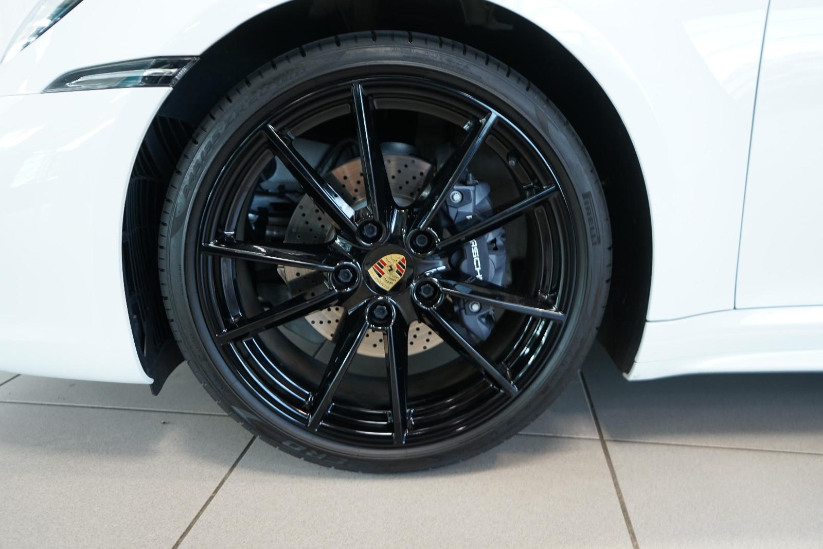 Porsche 911/992 Carrera Cabriolet Approved+Sportabg+BOSE