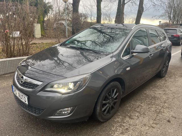 Opel Astra J Sports Tourer Innovation*Leder*Xenon*SHZ