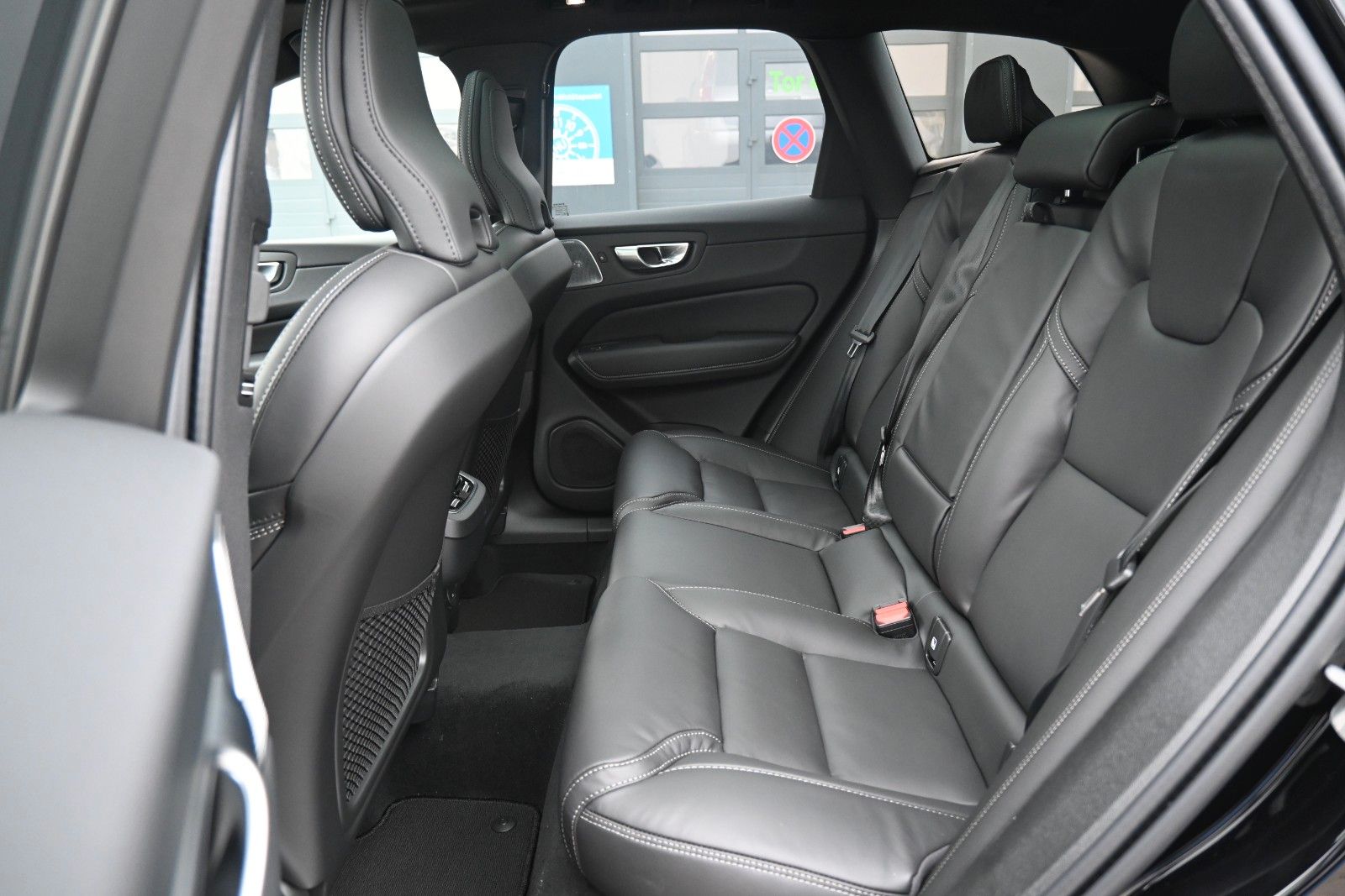 Fahrzeugabbildung Volvo XC60 B5 AWD Ultra Black Edition*360*LUFT*ACC*AHK