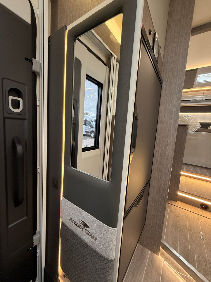 Fahrzeugabbildung Roller Team Zefiro 287 Integral - Modell 2026