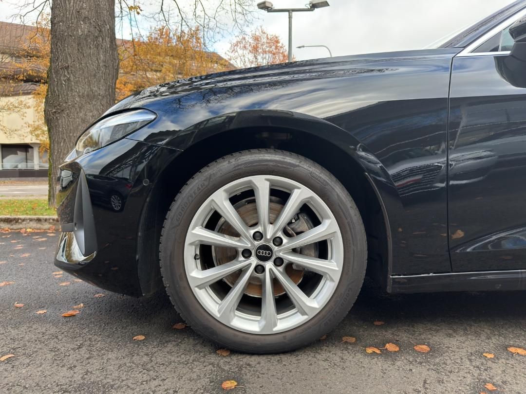 Fahrzeugabbildung Audi A5 Limousine TFSI quattro S tronic Fahren Parken