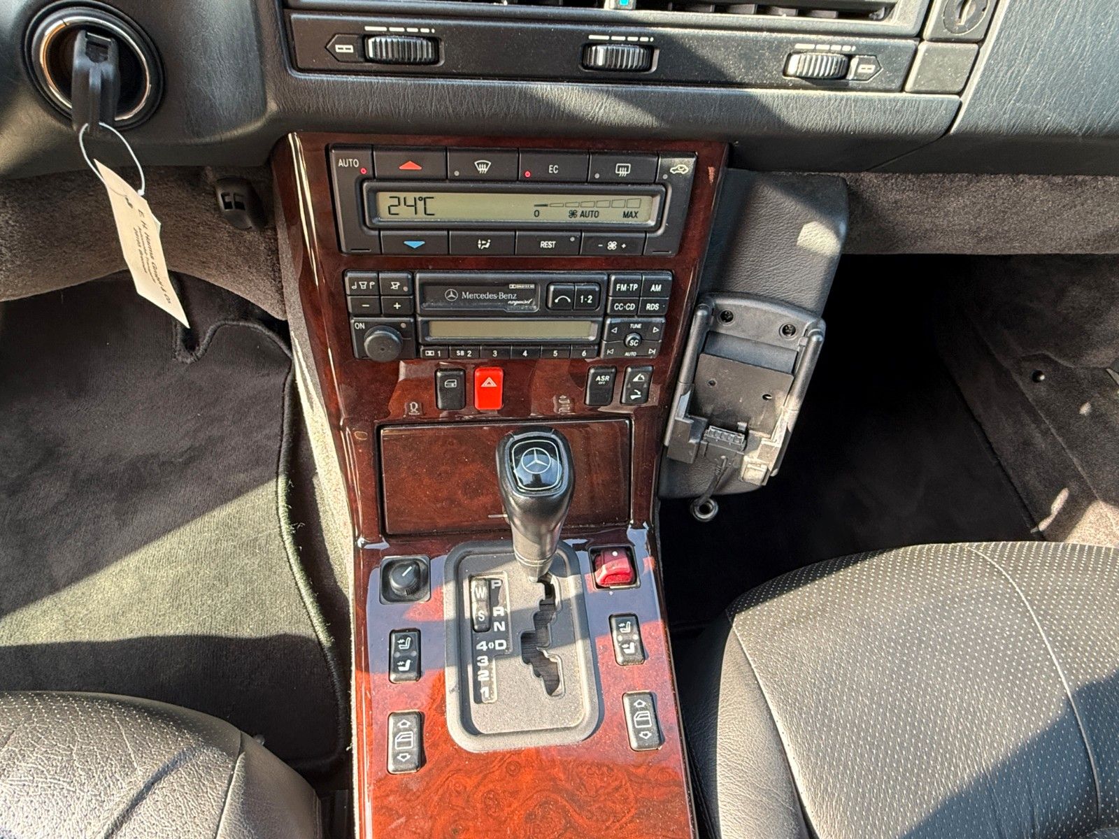 Fahrzeugabbildung Mercedes-Benz SL 280