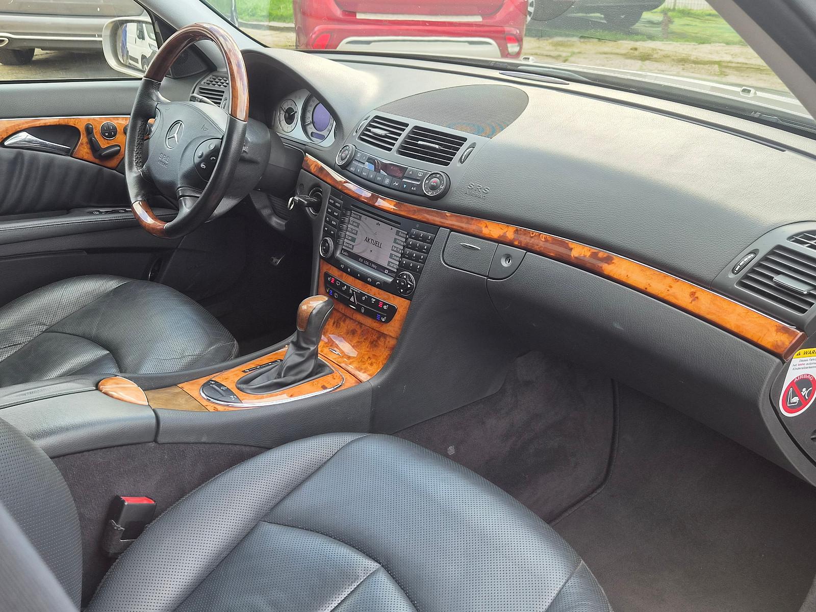Mercedes-Benz E350 2005 — photo 11