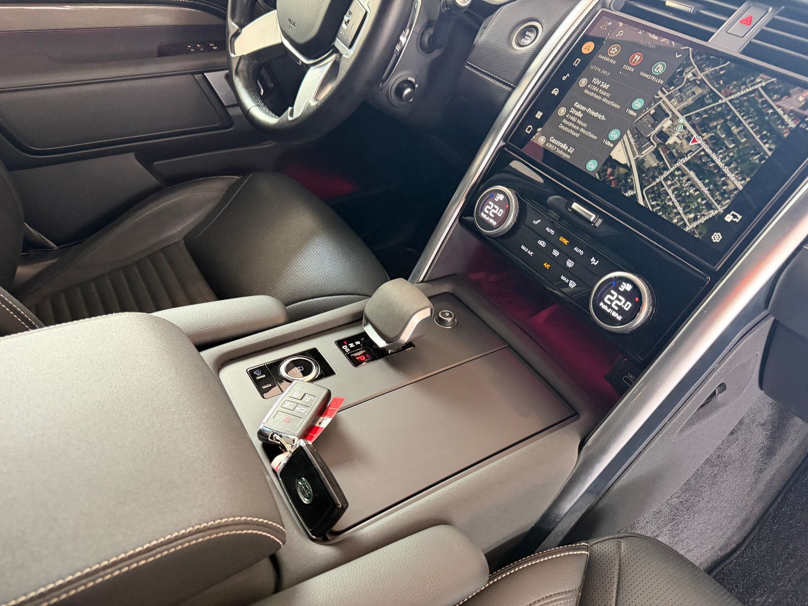 Fahrzeugabbildung Land Rover Discovery 5 R-Dynamic SE AWD/7-SITZER/360''KAM