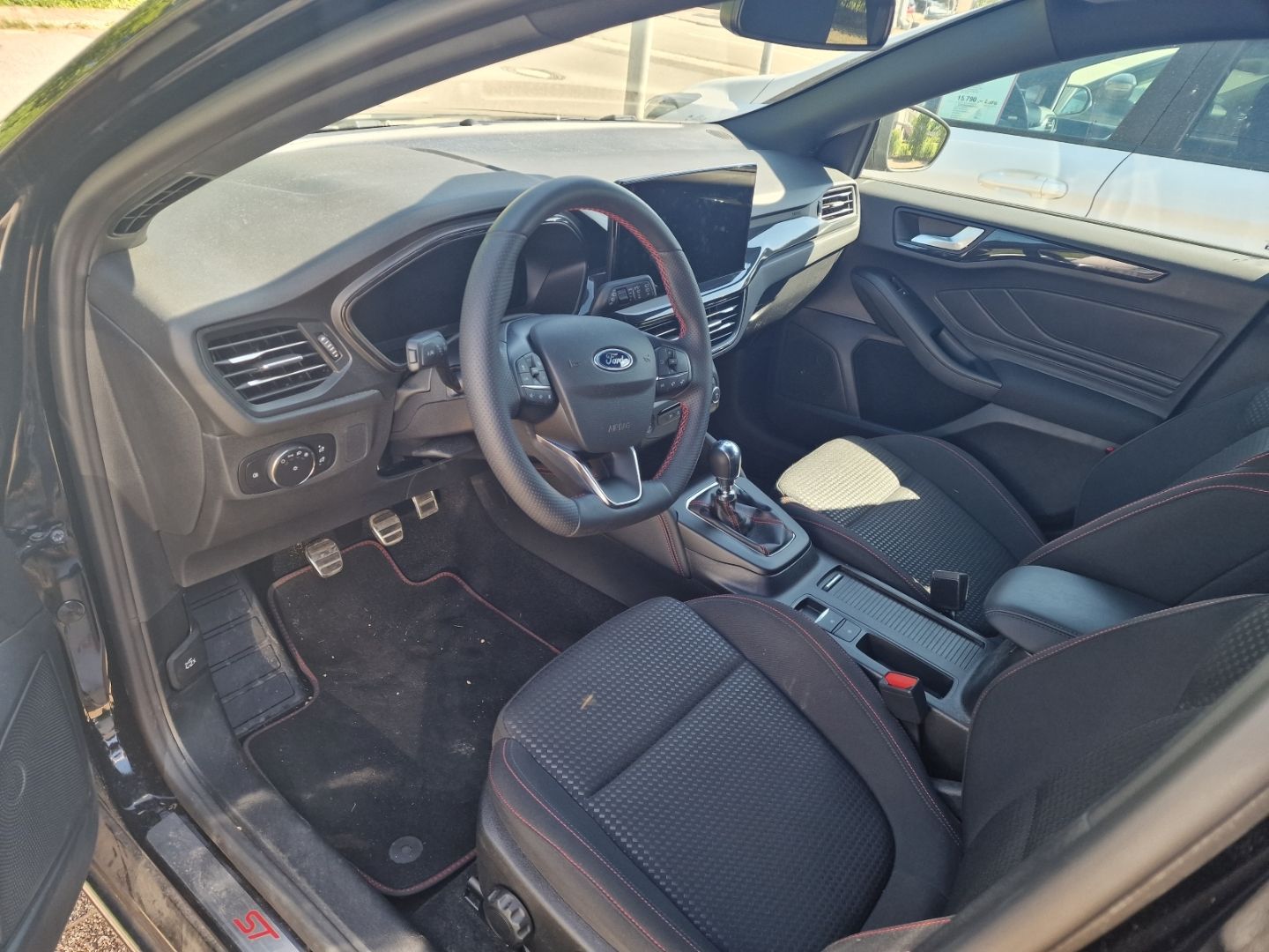 Fahrzeugabbildung Ford Focus ST-Line X Navi Digitales Cockpit LED Blend