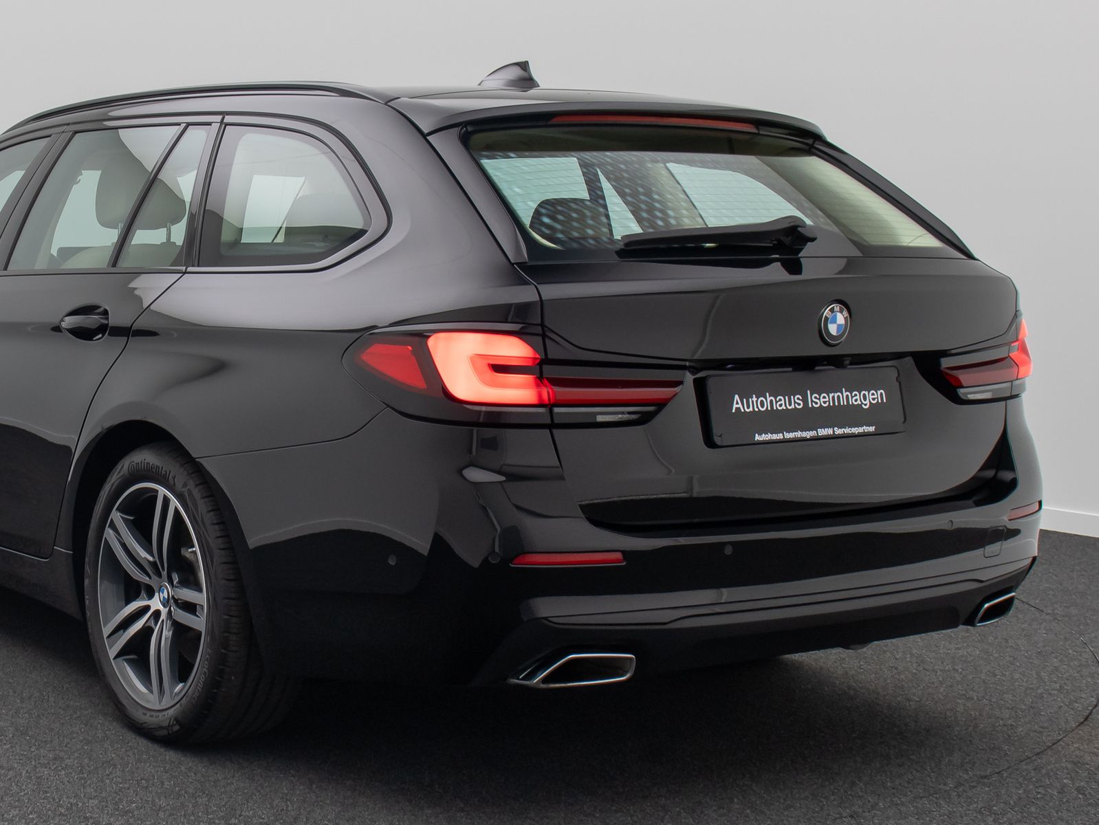 Fahrzeugabbildung BMW 520d Panorama 360° HUD DAB Komfort Alarm AHK LED