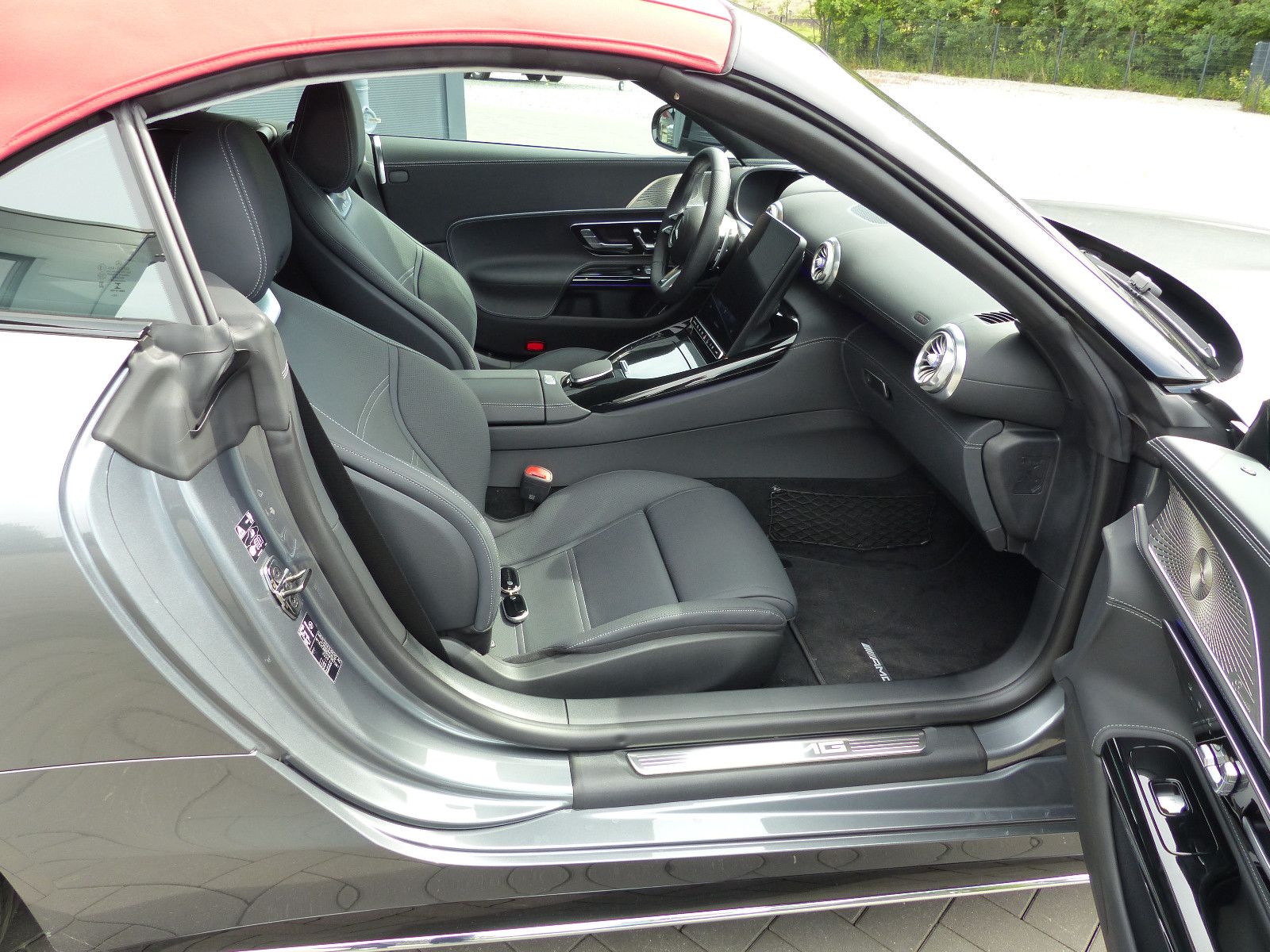 Fahrzeugabbildung Mercedes-Benz SL 63 AMG 4MATIC+ *4000 KM*