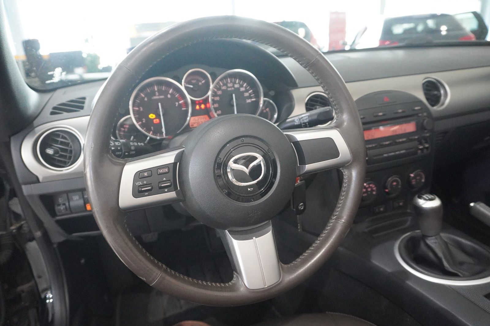 Fahrzeugabbildung Mazda MX-5 1.8 NISEKO ROADSTER SPORT/SHZ/NEBEL/MULTI.