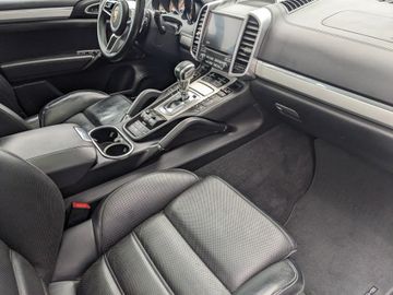 Porsche Cayenne - 8