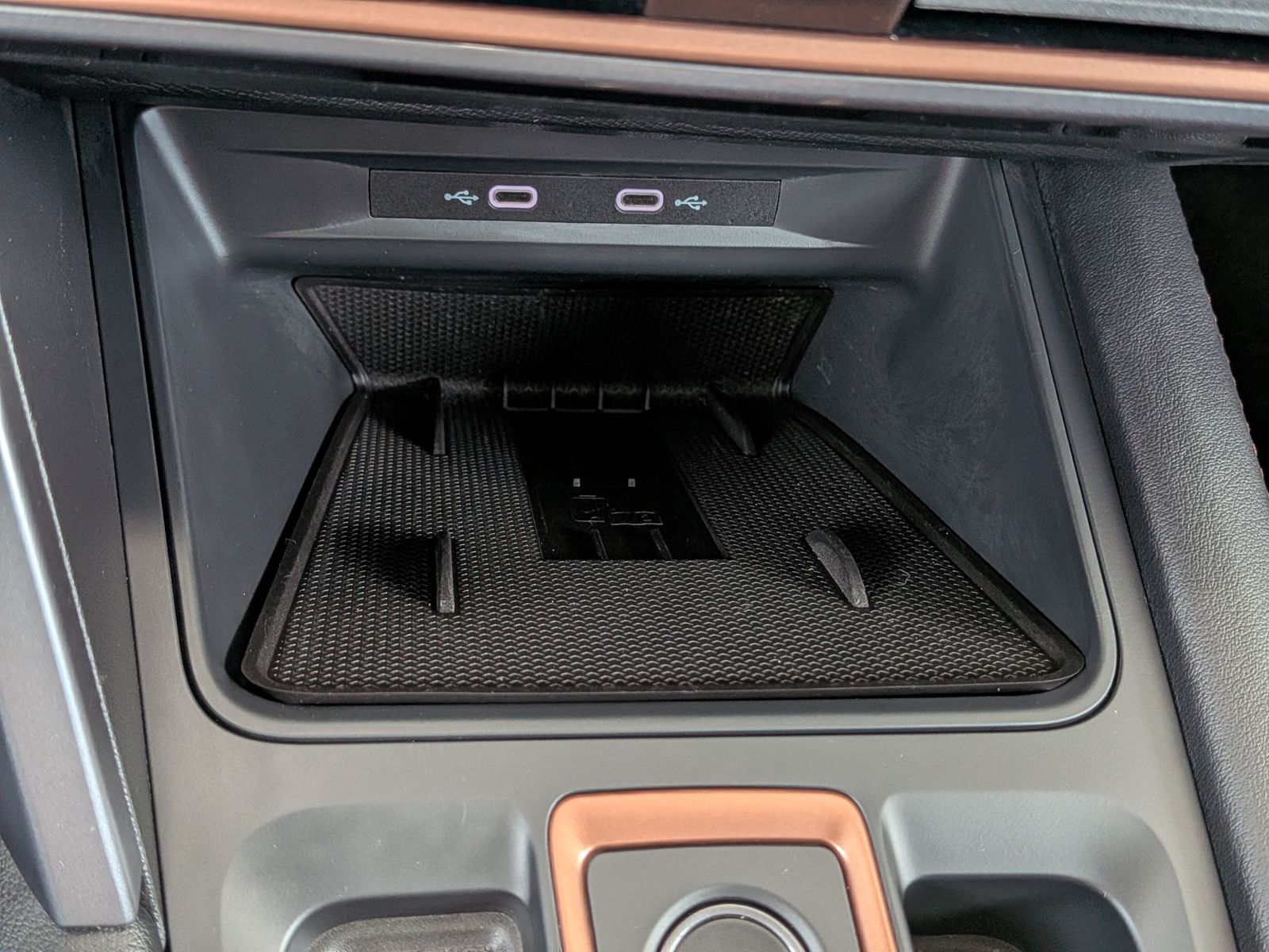Fahrzeugabbildung CUPRA Formentor 1.5 eTSI Pano Sennh DCC Matrix AHK 19"