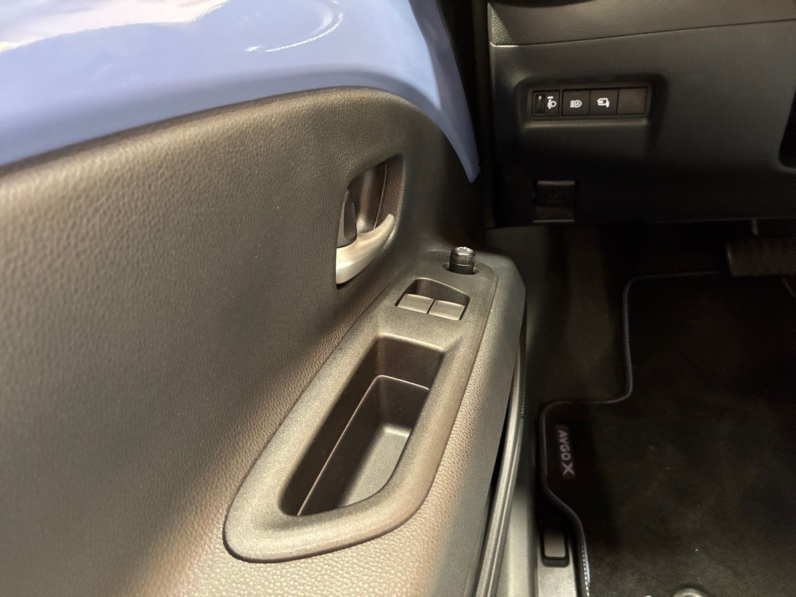Fahrzeugabbildung Toyota Aygo X Lounge Hybrid Premium Canvas Faltdach +JB