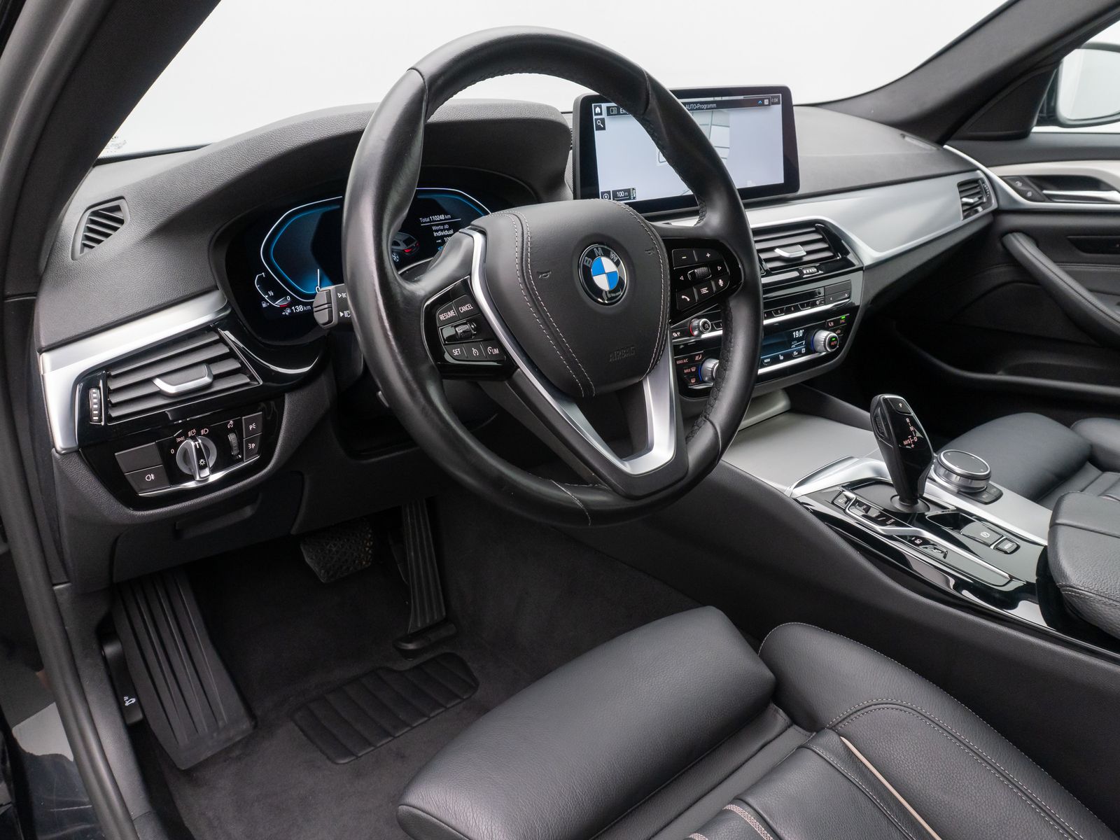 Fahrzeugabbildung BMW 530e xD Kamera DAB DisplKey HiFi Alarm 4*Klima