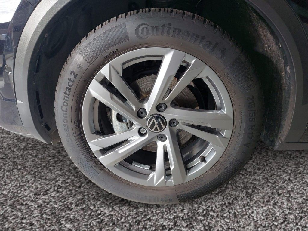 Fahrzeugabbildung Volkswagen T-Roc 1.5 TSI DSG R-Line AHZV