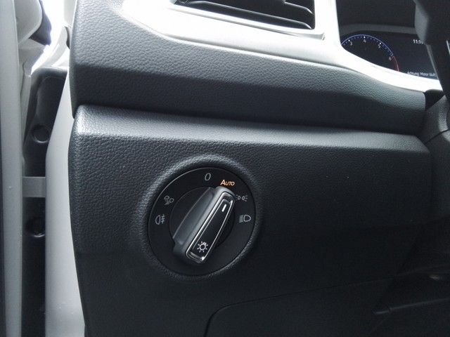 Fahrzeugabbildung Volkswagen T-Roc Move Matrix Navi AID ACC Park-Assist SH LM