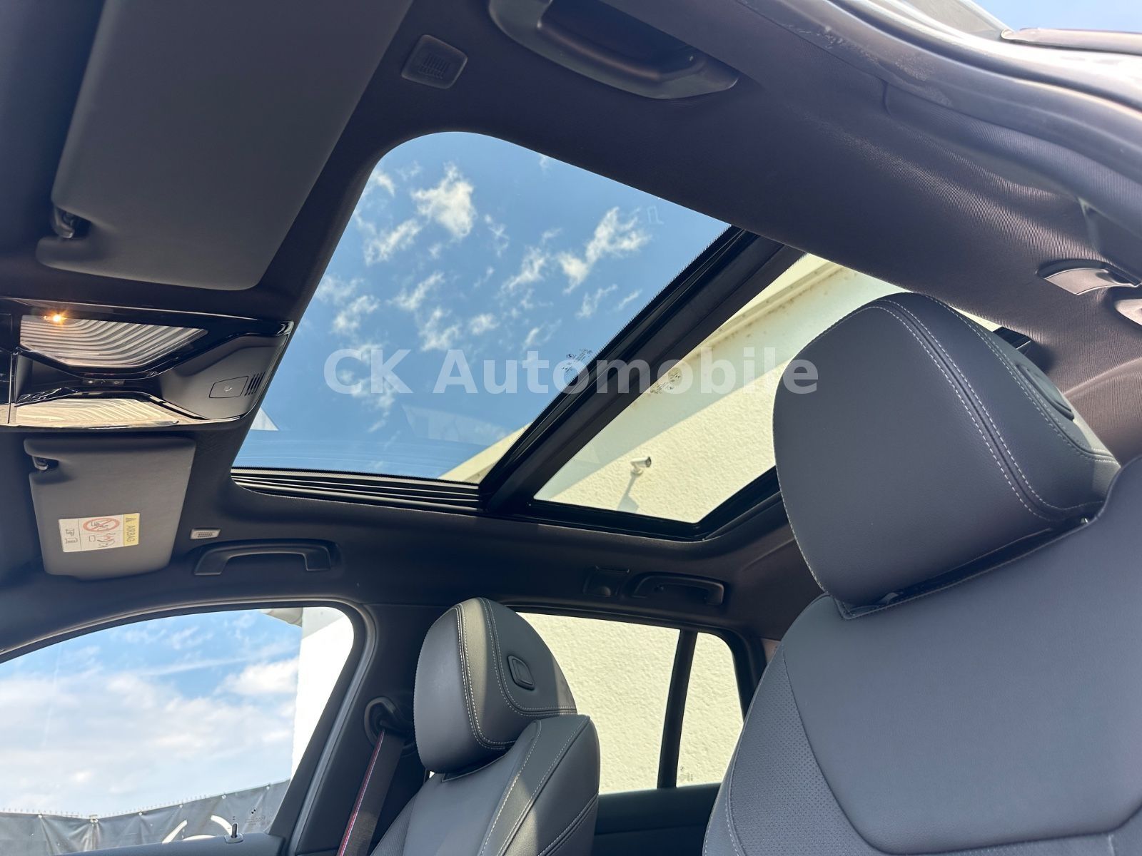 Fahrzeugabbildung BMW 320d xDrive M-Sport/Widescreen/Navi/Pano/LED/AHK