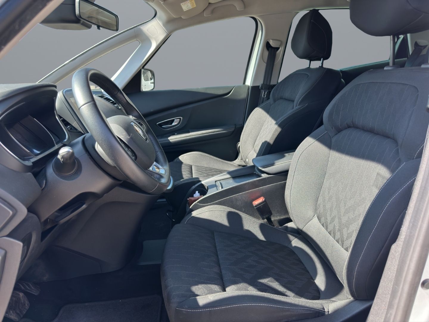 Fahrzeugabbildung Renault Scenic IV Limited 1.3 TCe 140 EDC EU6d-T Navi Ap
