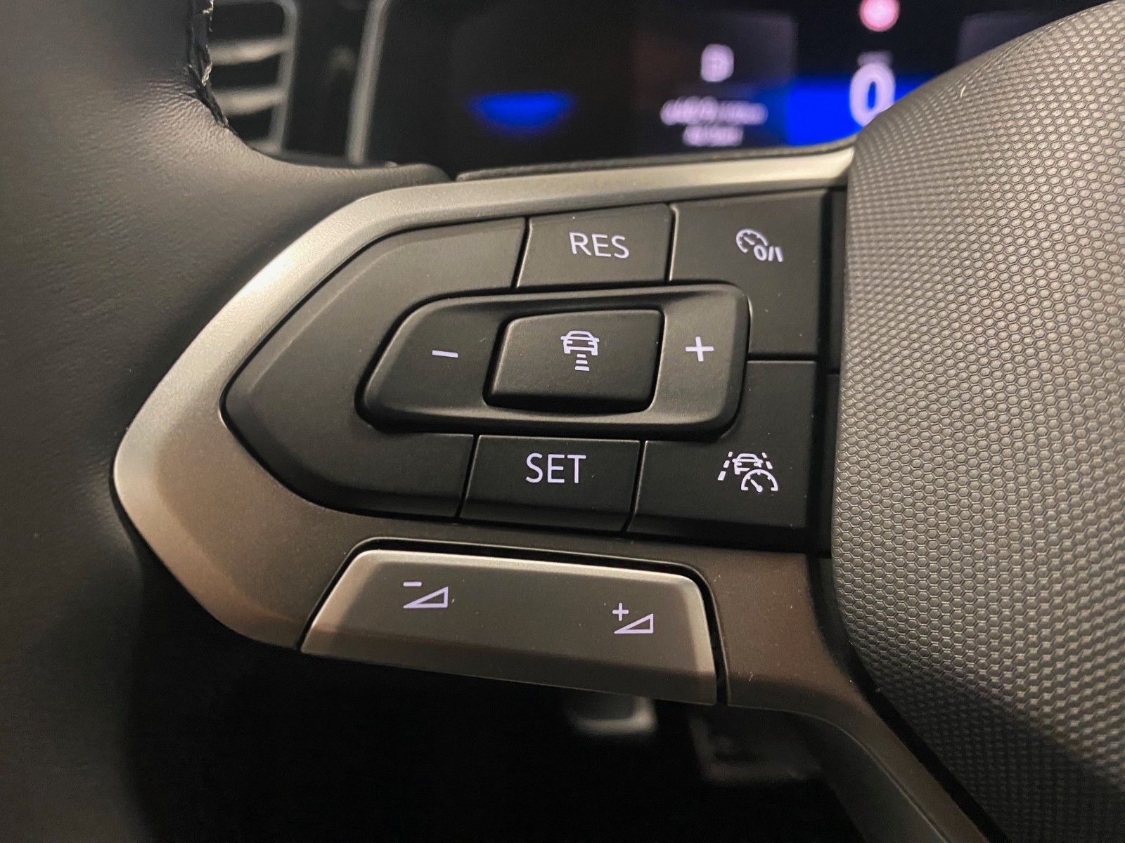 Fahrzeugabbildung Volkswagen Taigo 1.5 TSI DSG R-LINE+Black Style+ACC+Matrix+