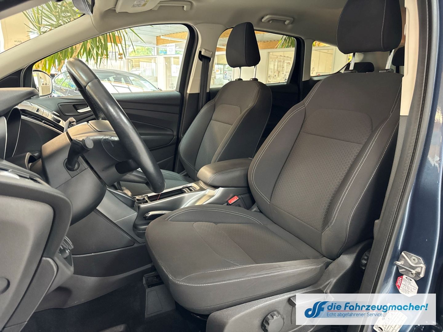 Fahrzeugabbildung Ford Kuga Trend 1.5 EcoBoost EU6d-T DAB SHZ LenkradHZ