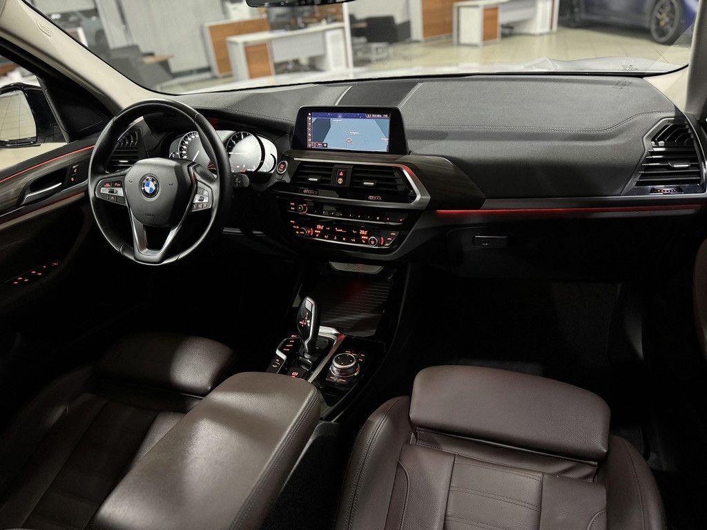 Fahrzeugabbildung BMW X3 xD20d LuxuryLine Kamera HiFi DAB Sport 19Zoll