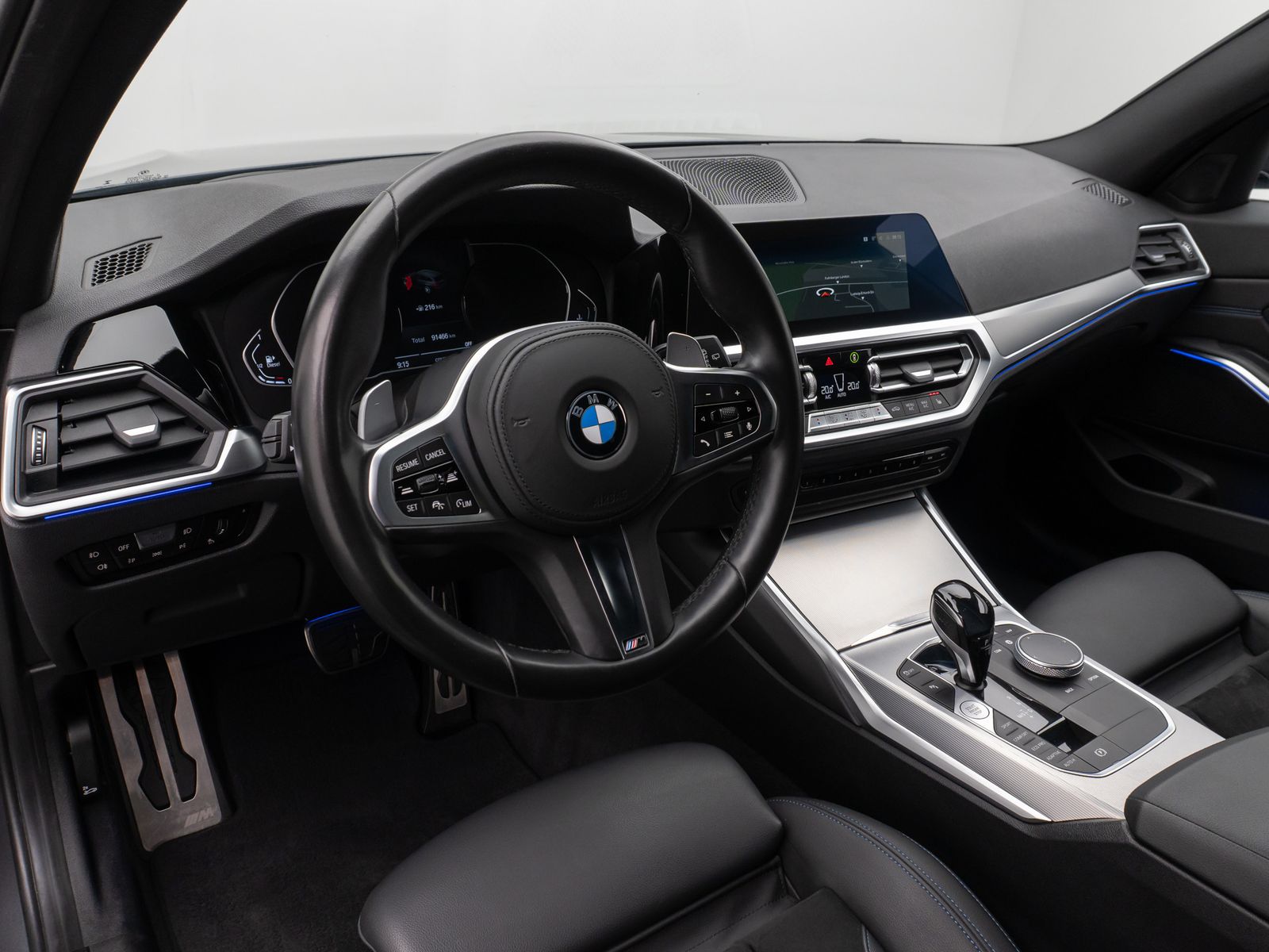 Fahrzeugabbildung BMW 320d M Sport Kamera HUD HiFi Stop&Go AHK Alarm