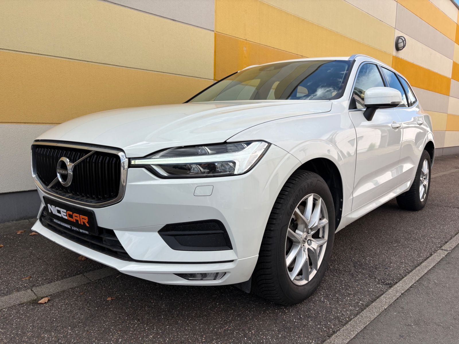 Volvo XC 60 XC60 Momentum AWD*PDC*AHK*R-CAMERA