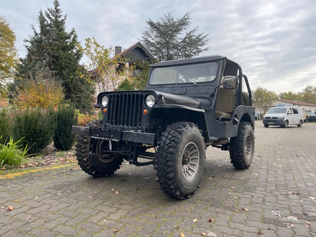 Jeep Willys CJ2A mit Chevy 350 V8 EFI Motor