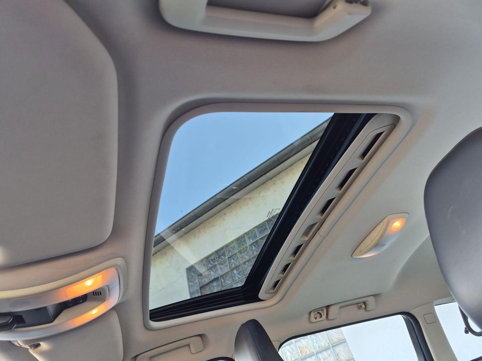 Volvo V70 2009 — photo 11