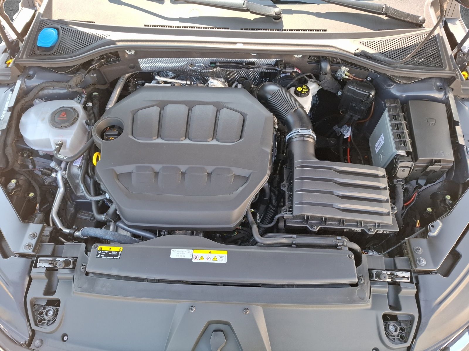 Fahrzeugabbildung Volkswagen Arteon SB R 4M  DSG LED AHK Navi AID ACC RFK 20"