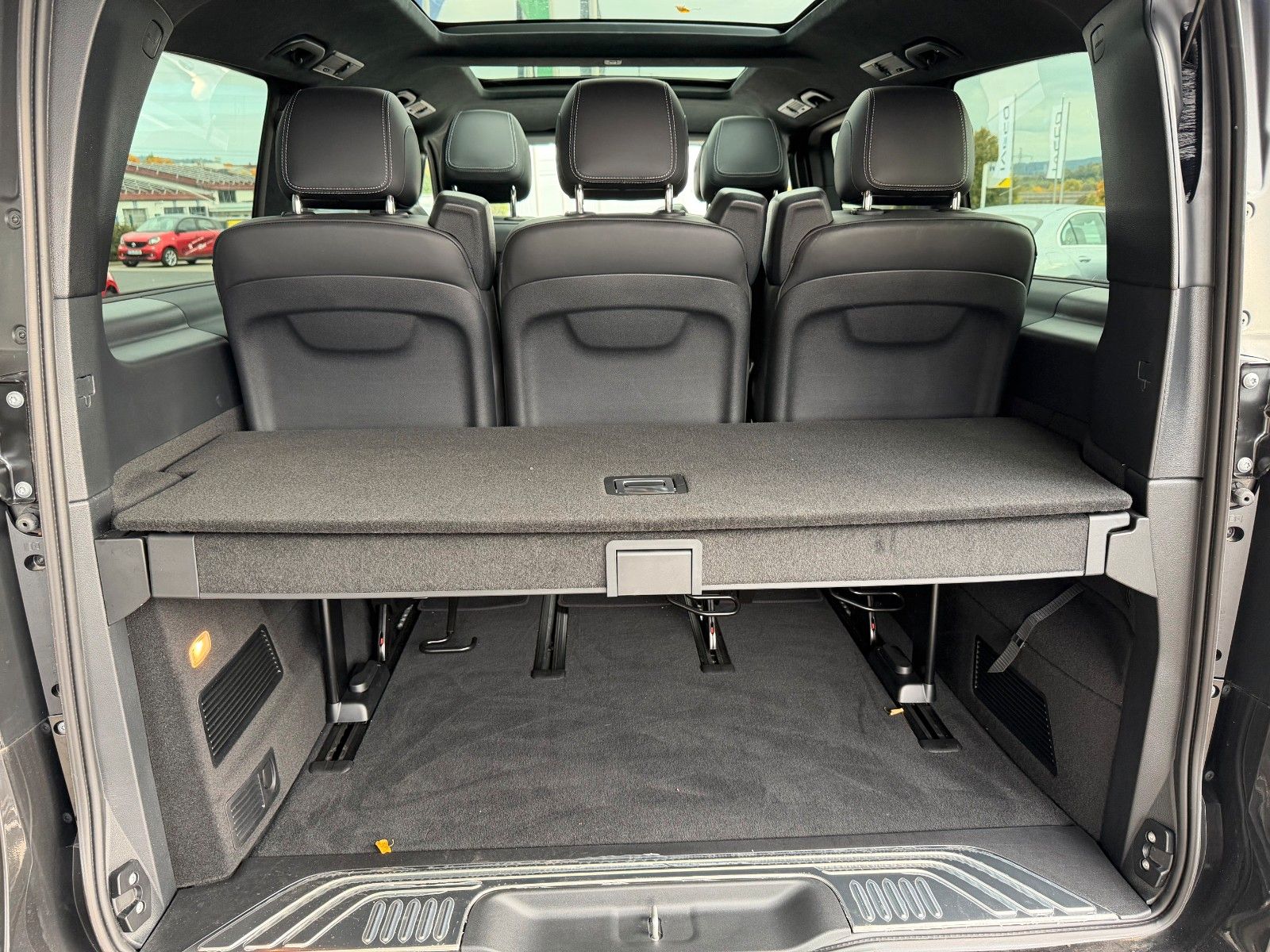 Fahrzeugabbildung Mercedes-Benz V 300 d 4MATIC EXCLUSIVE AMG Panorama Standheiz