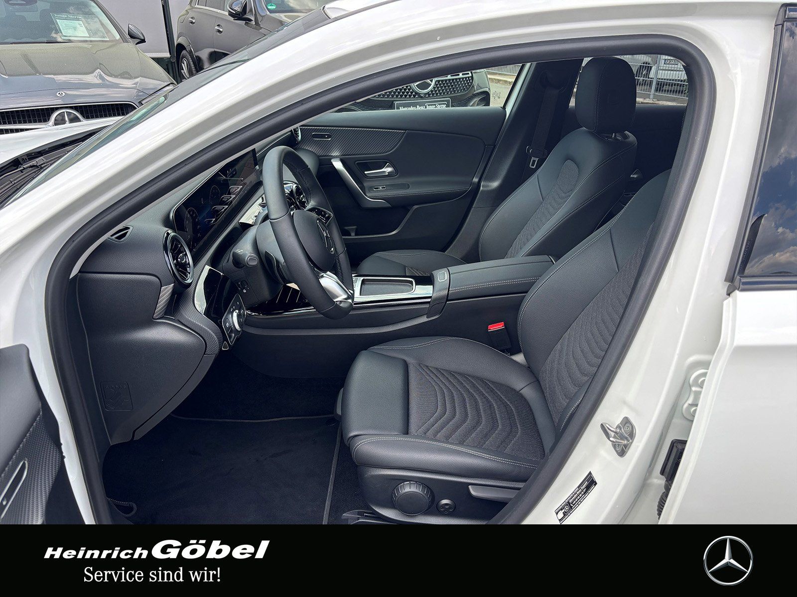 Fahrzeugabbildung Mercedes-Benz A 180 L PROGRESSIVE*APPLE-CARPLAY*KAMERA*NIGHTP*