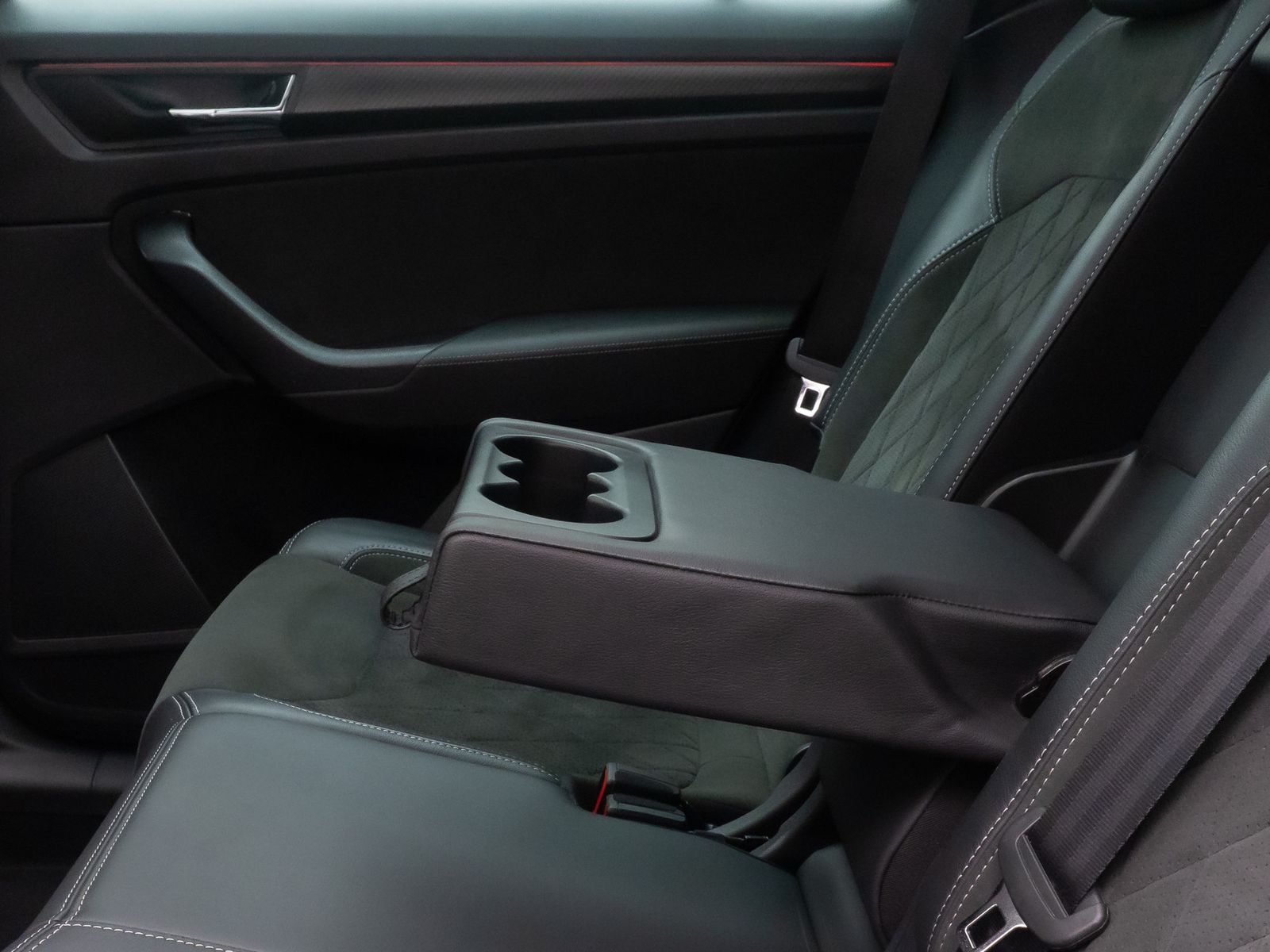 Fahrzeugabbildung SKODA Kodiaq Sportline ACC Kamera Panoram Komfort Voll