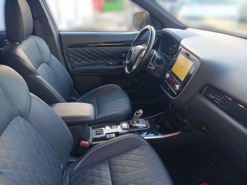 Fahrzeugabbildung Mitsubishi Outlander Plug-in Hybrid 2.4 PLUS Spirit 4WD AHK