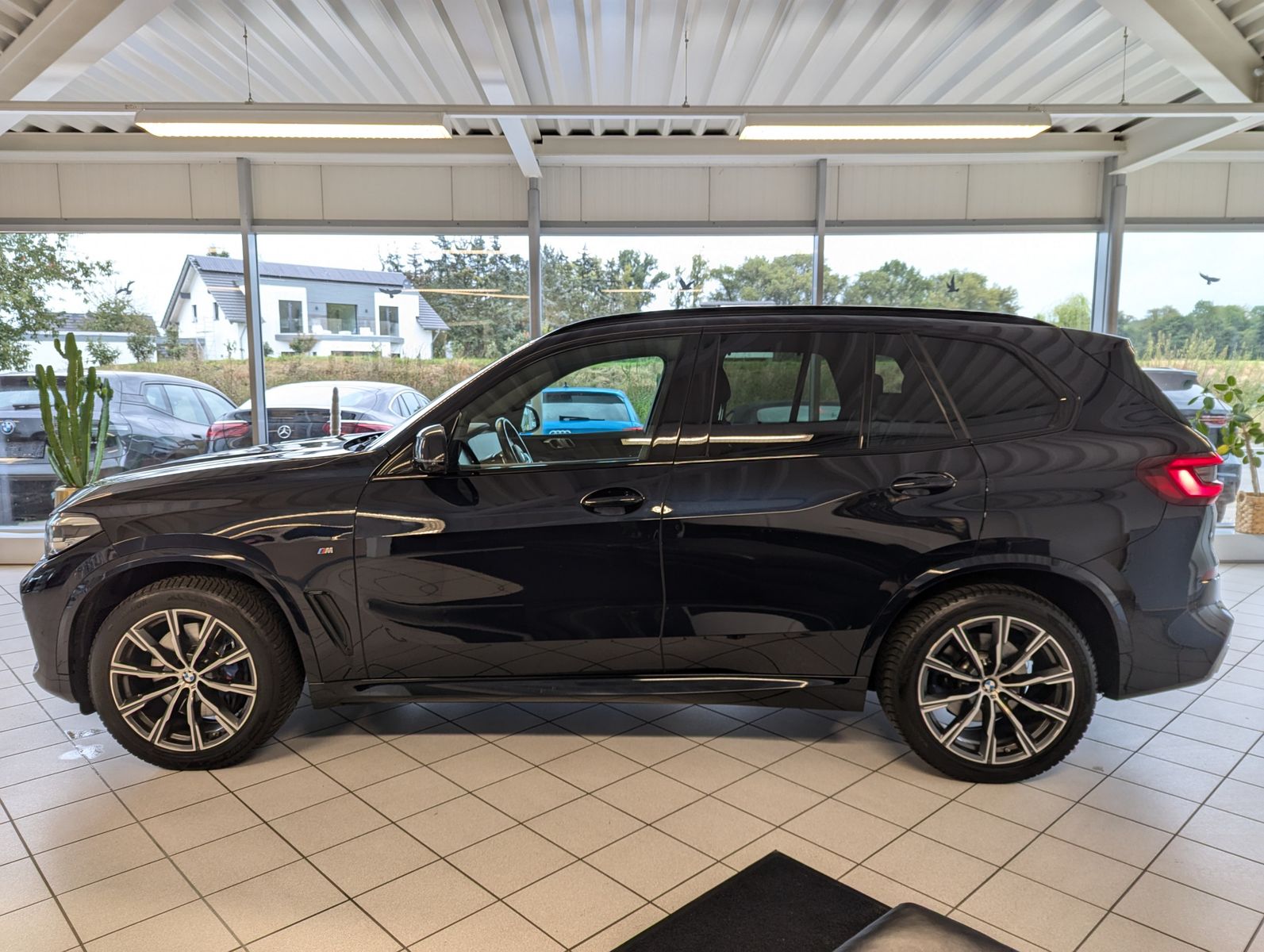 Fahrzeugabbildung BMW X5 xD 30 d M-Sport Pano ACC 360° AHK Dashcam