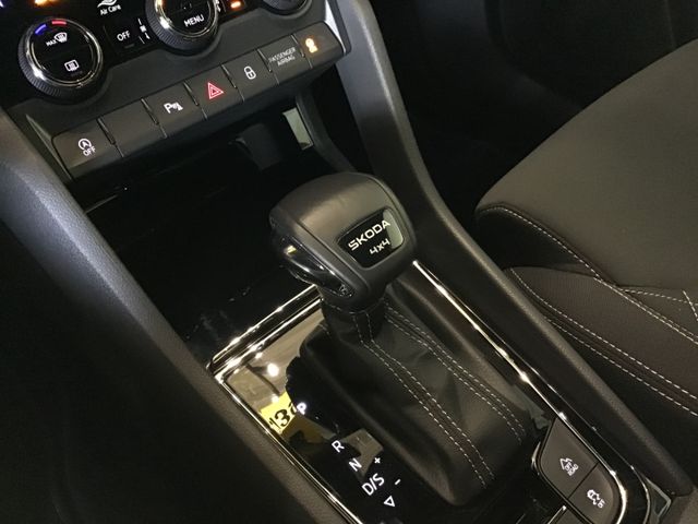 Fahrzeugabbildung Skoda Karoq Sportline 2.0 TDI 4x4 DSG/AHK/RFK/ACC/DCC