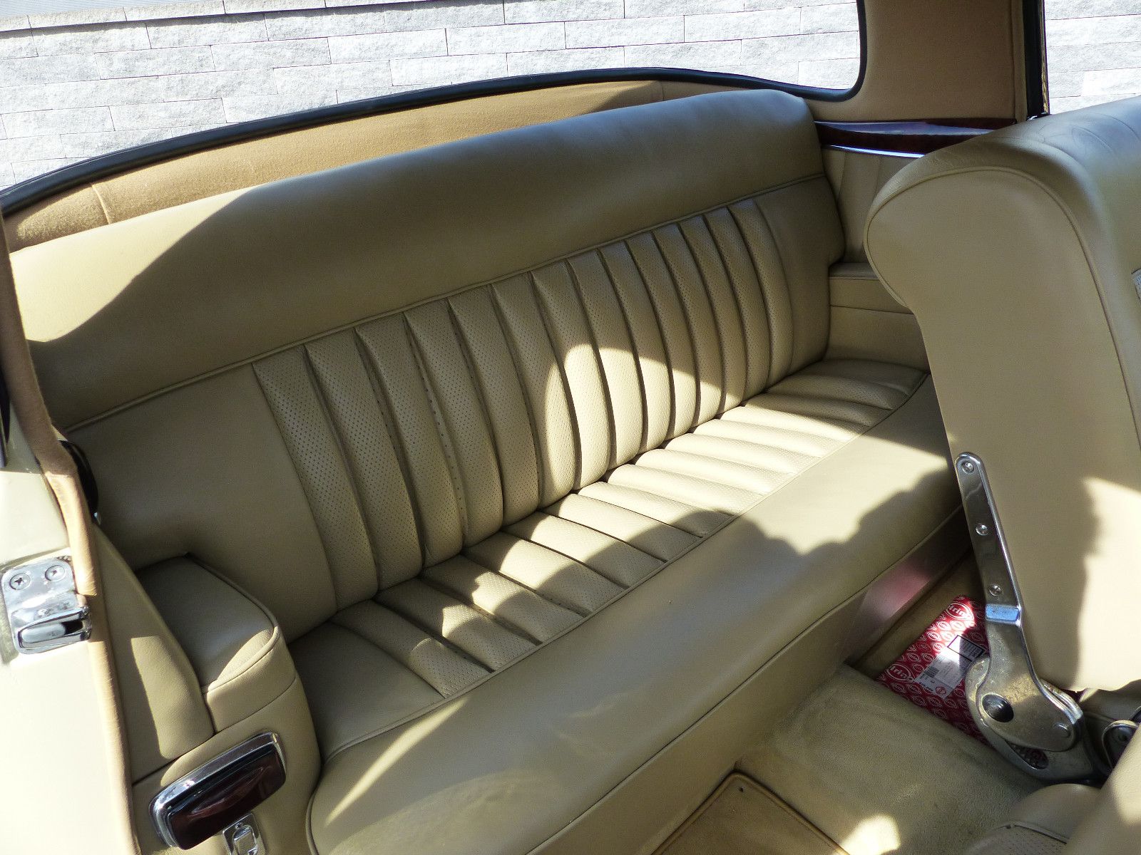 Fahrzeugabbildung Mercedes-Benz 220
