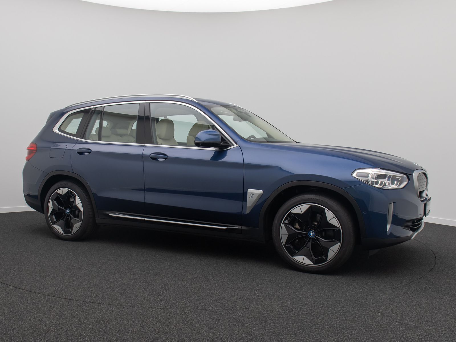 Fahrzeugabbildung BMW iX3 Impressive 360° ACC H/K Komfort DAB AHK 20"