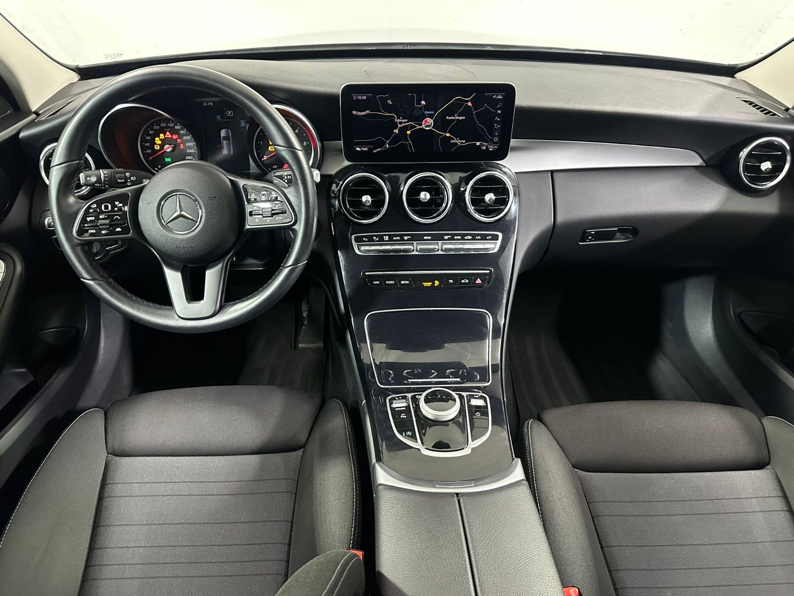 Fahrzeugabbildung Mercedes-Benz C 200 d T*DISTRO*AHK*SPUR*CARPLAY*SH*NAVI*