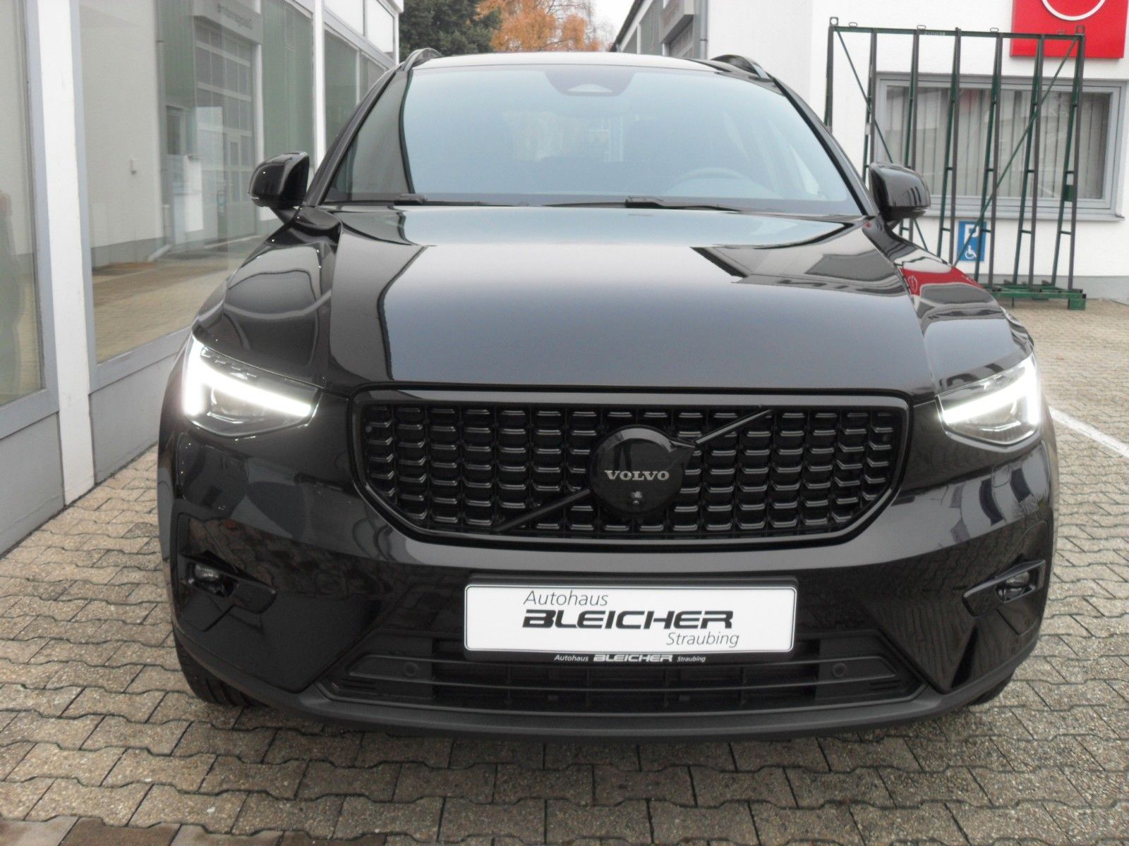 Fahrzeugabbildung Volvo XC40 B4 Plus Black Edition | 360° | Pamora.