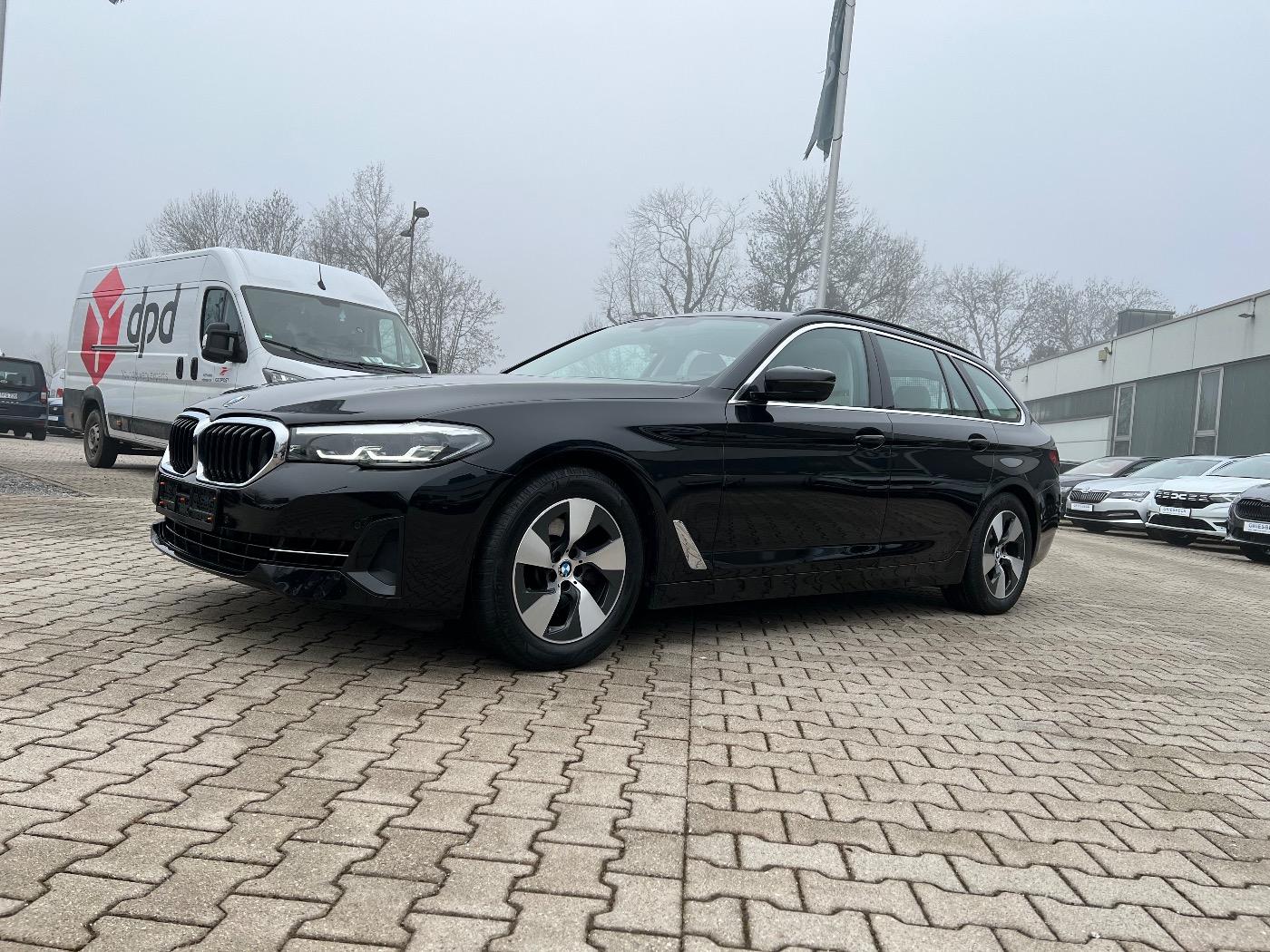 BMW 520d Touring *LED Navi AHK Luftf. Kamera Sitzh.*