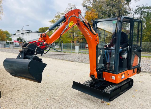 Hitachi ZX 19-6 Grabenraumlöffel-Schwenk 30 Tiefenlöffel